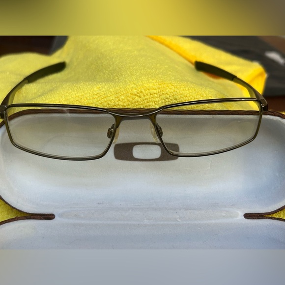 Men’s Oakley eyeglass frame - Picture 2 of 10